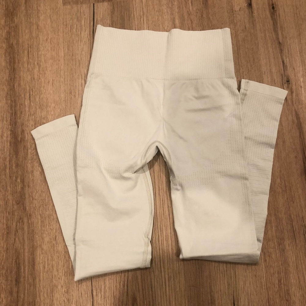 Women’s Best Leggings - Picture 4 of 6